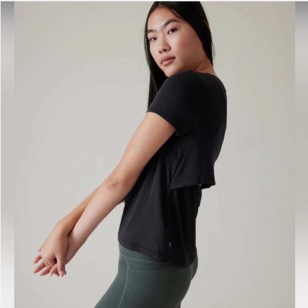 Athleta Short Sleeve Air Out Cinch Open Back T-Shirt in Black